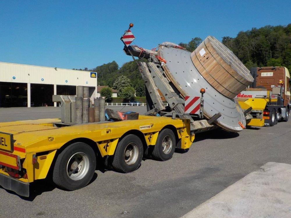 long camion de transport